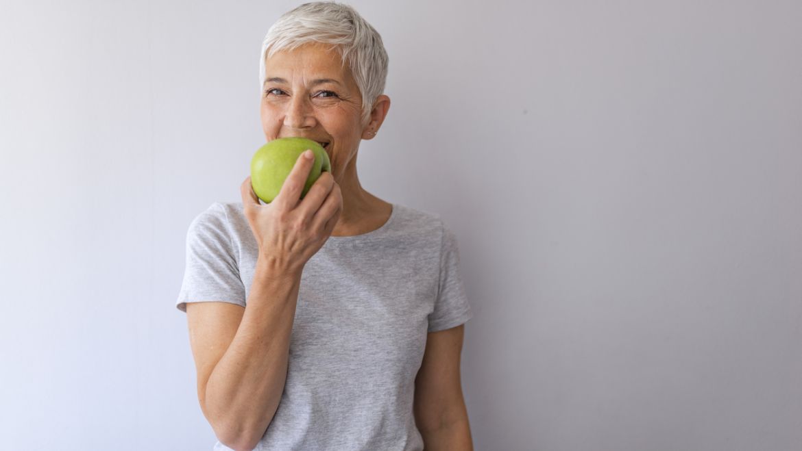¡5 hábitos alimenticios que benefician tu sonrisa!
